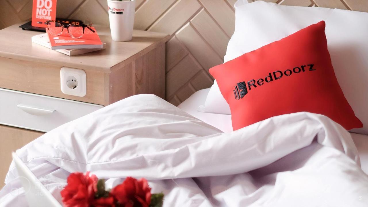 Reddoorz Tahami Hotel Near Kha Van Can ホーチミン市 エクステリア 写真