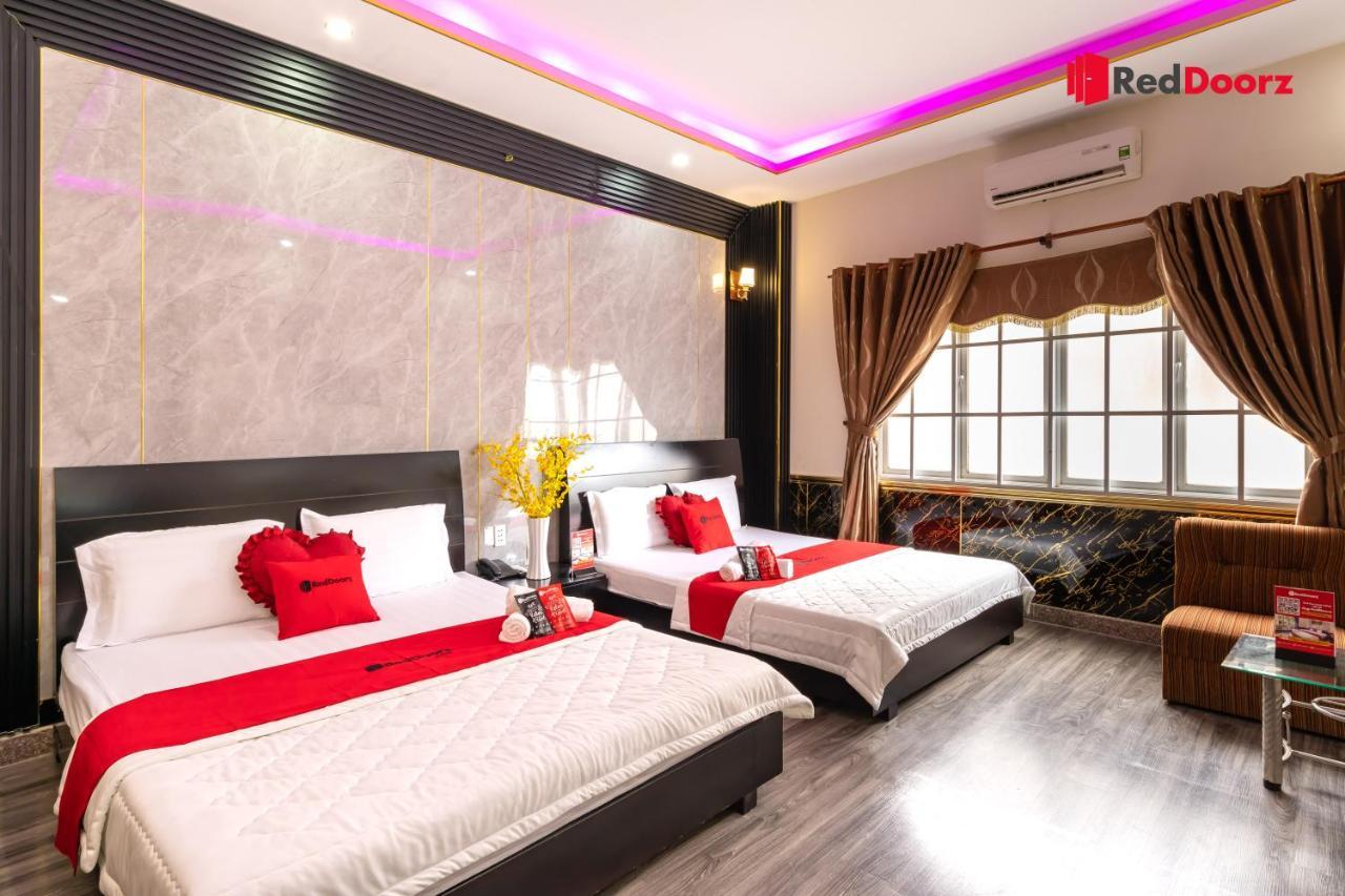 Reddoorz Tahami Hotel Near Kha Van Can ホーチミン市 エクステリア 写真