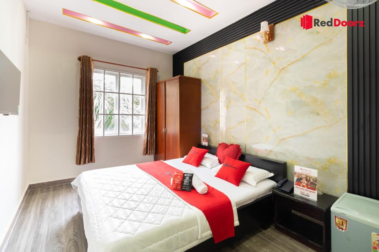 Reddoorz Tahami Hotel Near Kha Van Can ホーチミン市 エクステリア 写真