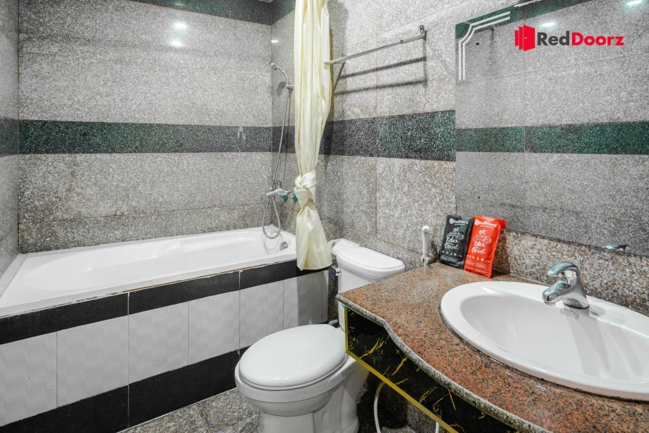 Reddoorz Tahami Hotel Near Kha Van Can ホーチミン市 エクステリア 写真